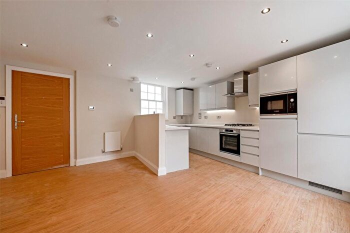1 Bedroom Apartment To Rent In A Peascod Street, Windsor, Berkshire, SL4