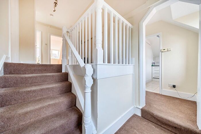 3 Bedroom Property To Rent In Sylvan Road, London, SE19