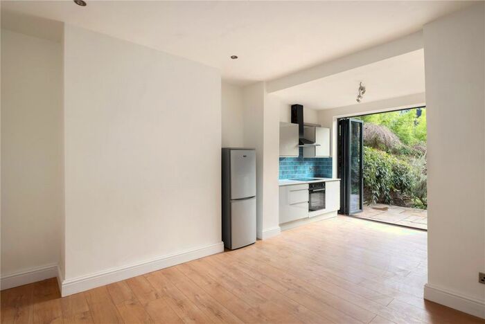 2 Bedroom End Of Terrace House To Rent In Downs Park Road, Hackney, London, E8
