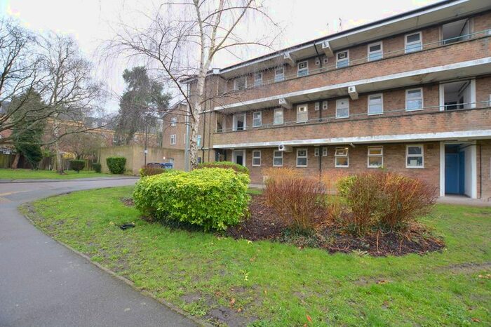 1 Bedroom Flat To Rent In Grove Avenue, Pinner, HA5