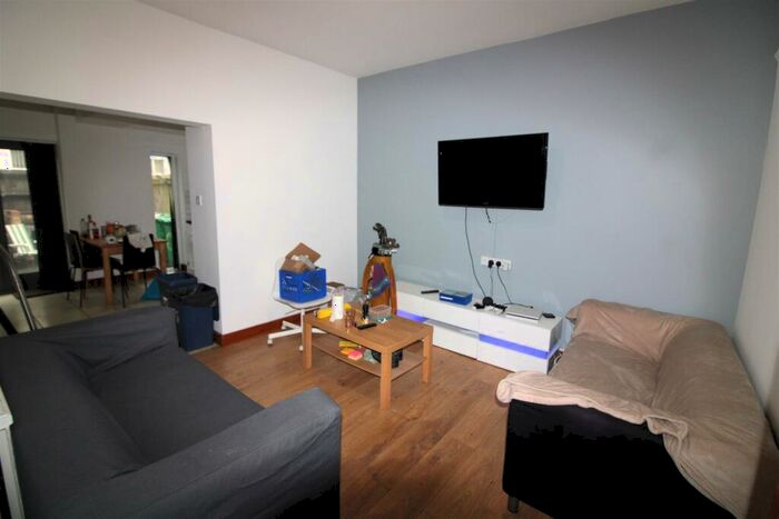 4 Bedroom House To Rent In Church Grove, Nottingham, NG7