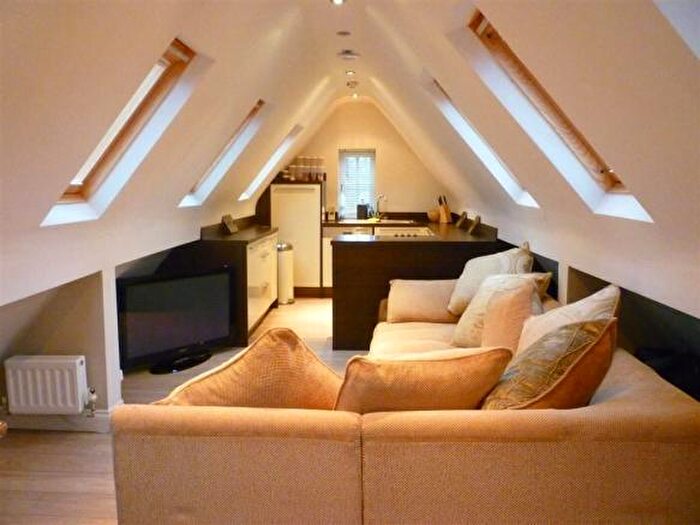 1 Bedroom Apartment To Rent In Knighton Drive, Leicester, LE2