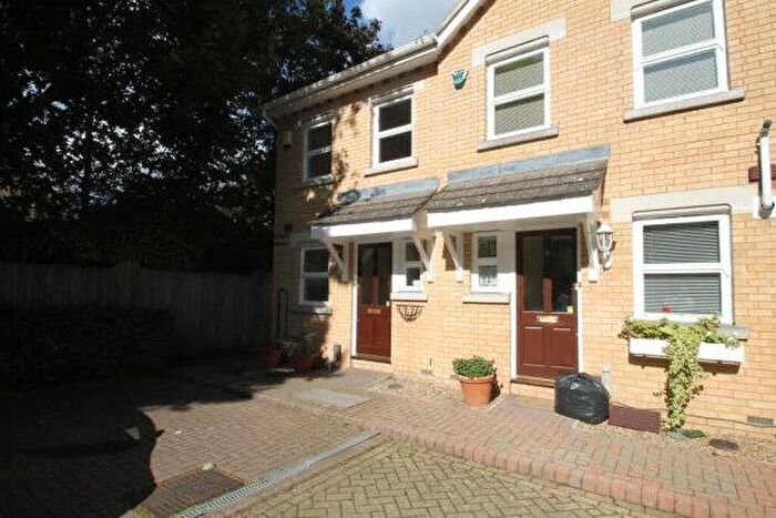 2 Bedroom End Of Terrace House To Rent In Meadside Close, Beckenham, BR3