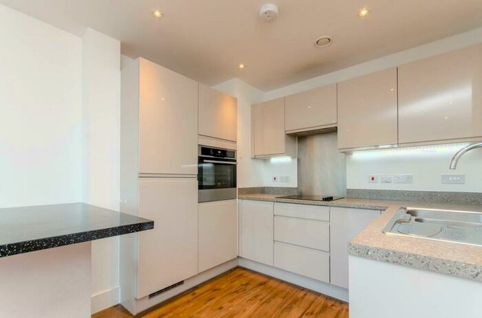 2 Bedroom Flat To Rent In Station View, Guildford, GU1
