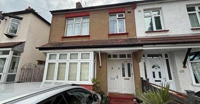 2 Bedroom Flat For Sale In B Westbury Road, Southend-on-Sea, Essex, SS2