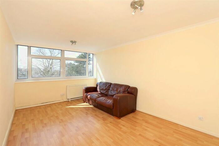 2 Bedroom Flat To Rent In Cotman Close, London, SW15