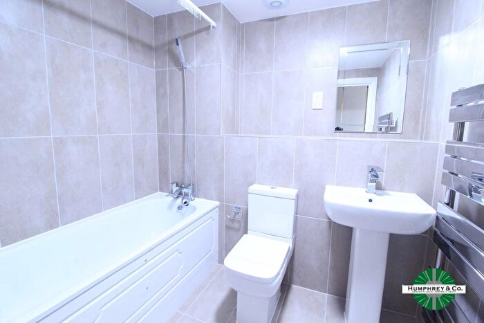 3 Bedroom Flat To Rent In Charter House, High Road, Ilford, IG1