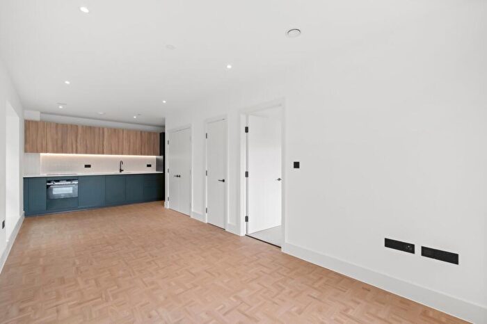 1 Bedroom Flat To Rent In Monarch Square, Clapham Junction, SW11