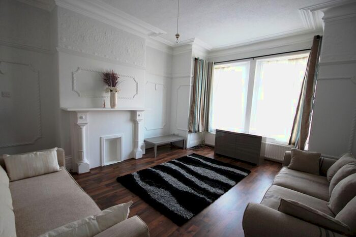 5 Bedroom Detached House To Rent In Morris Lane, Kirkstall, Leeds, LS5