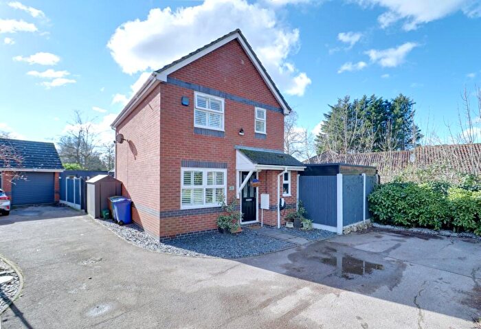 3 Bedroom Detached House For Sale In Whitebeam Drive, South Ockendon, RM15