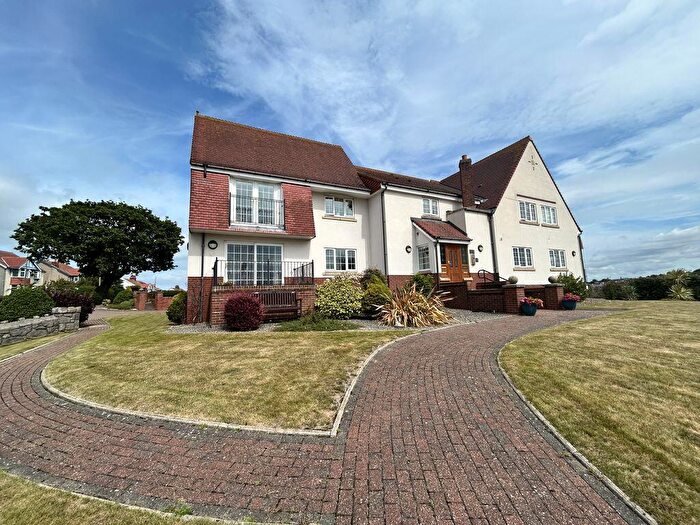 2 Bedroom Flat For Sale In Marine Road, Penrhyn Bay, LL30