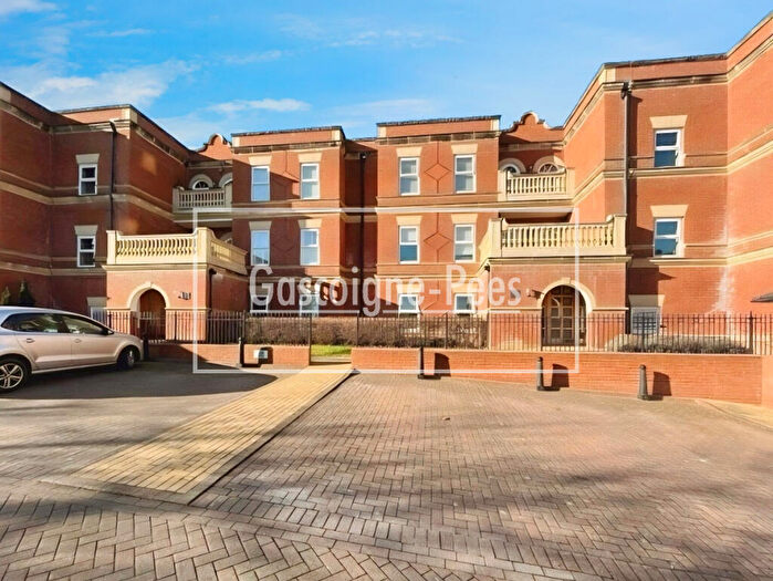 3 Bedroom Apartment To Rent In Warmly, GU8