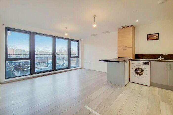 2 Bedroom Flat To Rent In Lancaster House, Woolwich, London, SE18