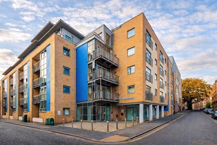 1 Bedroom Flat For Sale In King Square Avenue, Bristol, BS2