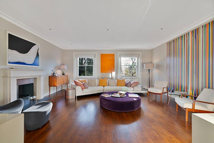 3 Bedroom Flat For Sale In Onslow Square, London, SW7