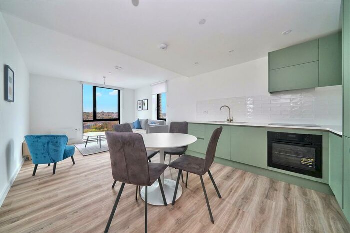 2 Bedroom Apartment To Rent In Viva Court, Kimpton Road, Luton, LU2