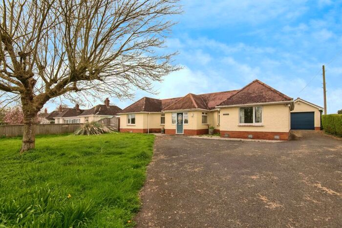 4 Bedroom Bungalow For Sale In Latchmoor Green, Thorverton, Exeter, Devon, EX5