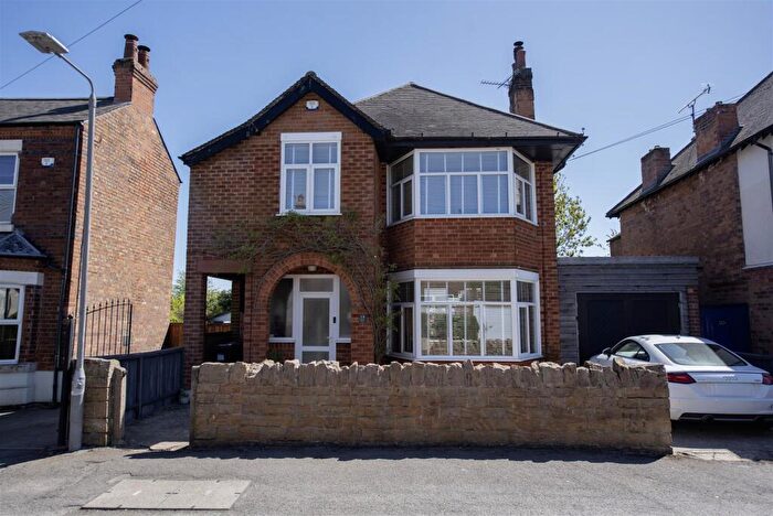 3 Bedroom Detached House For Sale In Forester Road, Nottingham, NG3