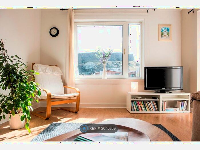 2 Bedroom Flat To Rent In Canongate, Edinburgh, EH8