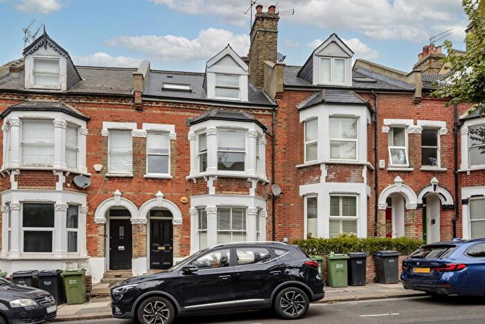 3 Bedroom Apartment To Rent In Cotleigh Road, West Hampstead, NW6