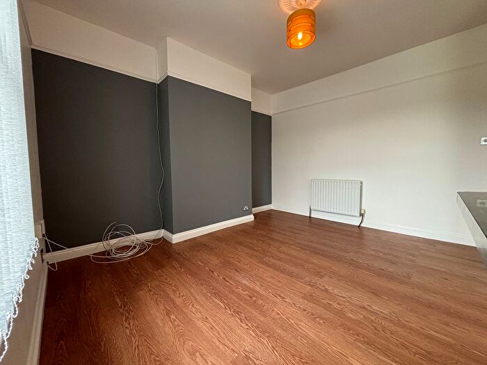 2 Bedroom Flat To Rent In Forest Road, Torquay, TQ1