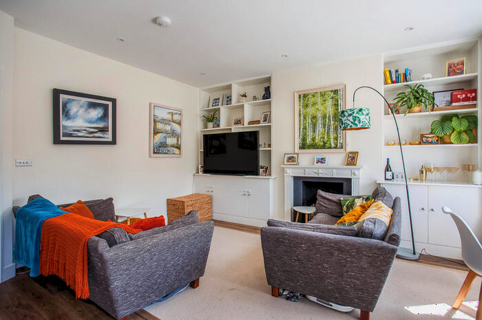 3 Bedroom Flat To Rent In Warriner Gardens, SW11