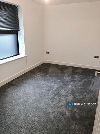 2 Bedroom Flat To Rent In Rosebery Lodge, Epsom, KT18