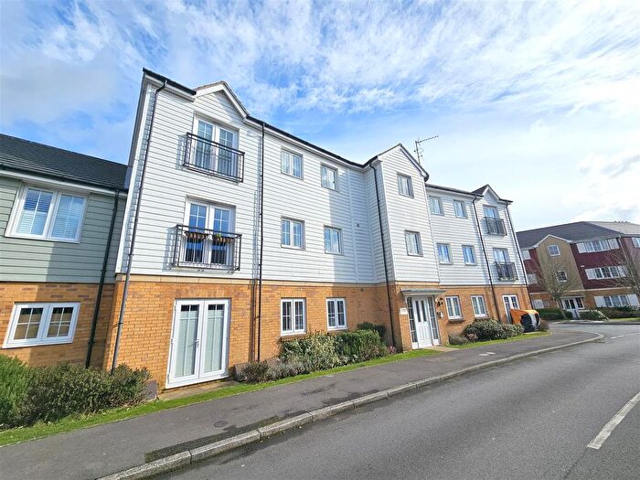 2 Bedroom Flat To Rent In Lynn Crescent, Titchfield Common, PO14