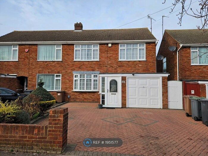 3 Bedroom Semi-Detached House To Rent In Stoneygate Road, Luton, LU4