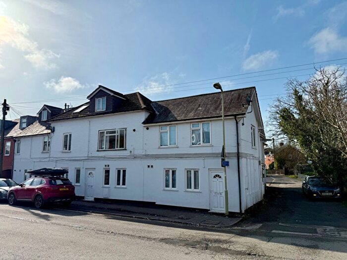 1 Bedroom Flat For Sale In The Square, Pennington, Lymington, SO41