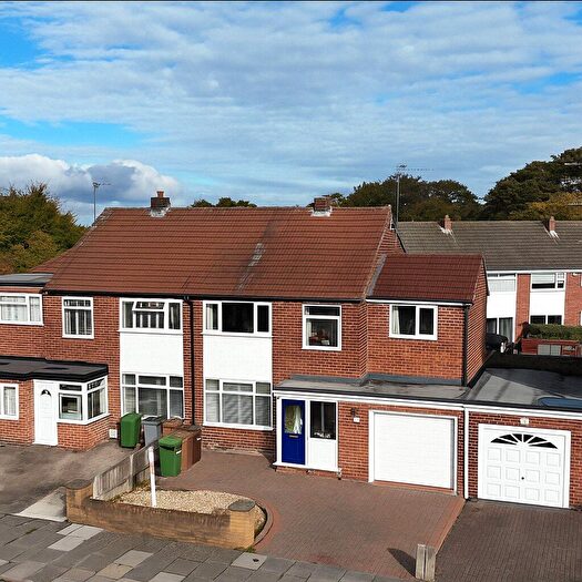 3 Bedroom Semi Detached House For Sale In Quarry Avenue, Bebington, Wirral, CH63