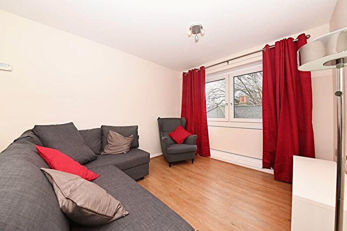 1 Bedroom Flat To Rent In Vandome Close, London, E16