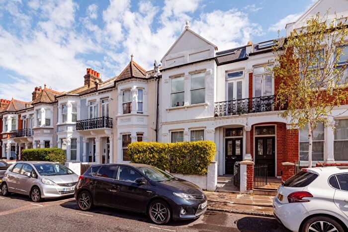 2 Bedroom Flat For Sale In Munster Road, Fulham, SW6
