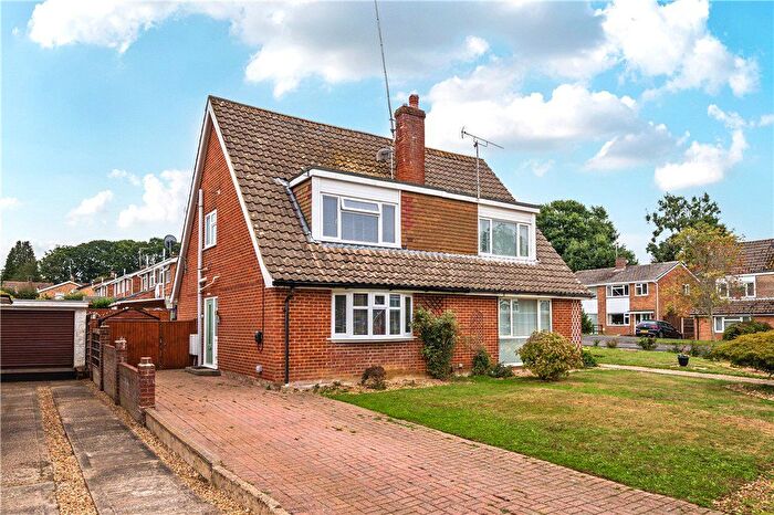 3 Bedroom Semi-detached House For Sale In Hollywood Close, North Baddesley, Southampton, Hampshire, SO52