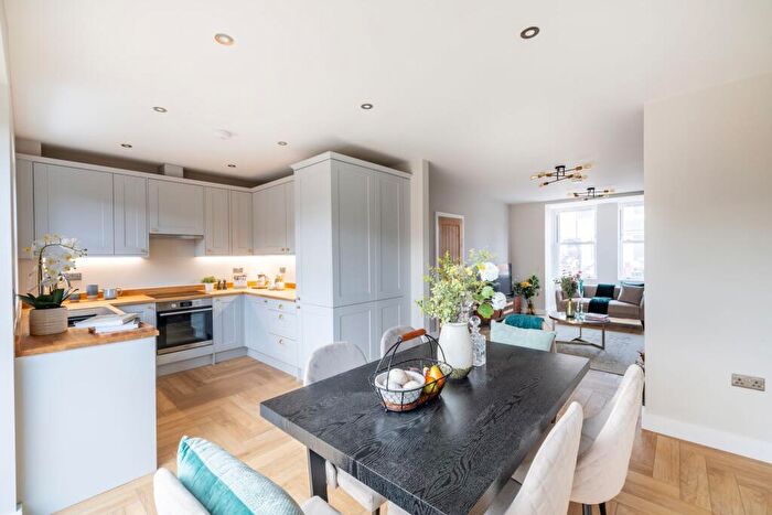 3 Bedroom Semi-Detached House To Rent In Greenway Drive, Shirley, CR0