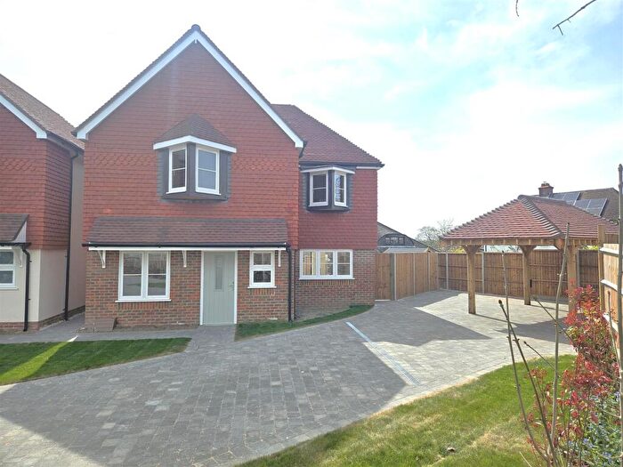 4 Bedroom Detached House To Rent In Upper St Michaels Road, Aldershot, GU11