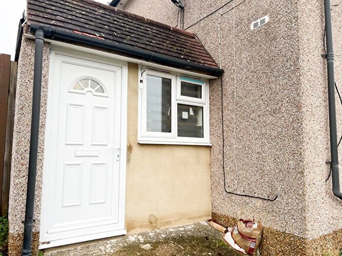 Studio To Rent In Gascoigne Road, New Addington, Croydon, CR0