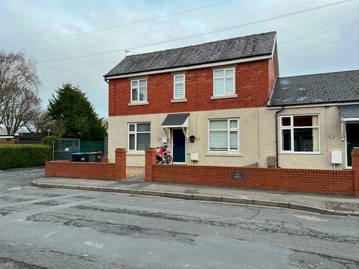 2 Bedroom Flat To Rent In Butts Road, Thornton-cleveleys, FY5