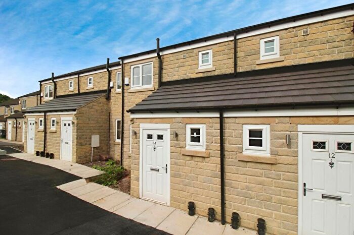 3 Bedroom House To Rent In Moins Close, Halifax, West Yorkshire, HX2