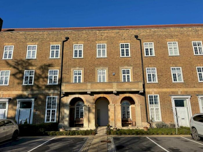 3 Bedroom Town House For Sale In Lutyens Court, Upper Rissington, GL54