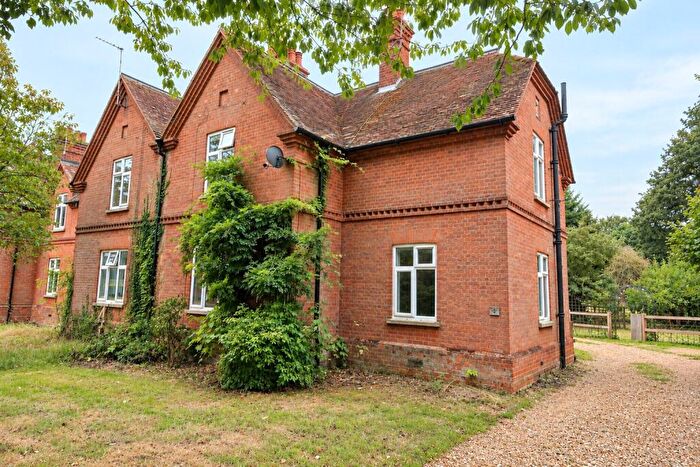 3 Bedroom End Of Terrace House For Sale In London End, Woburn, Bedfordshire, MK17