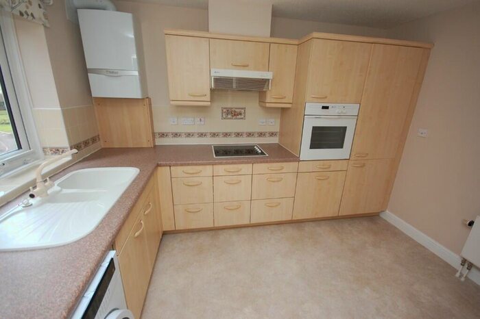 2 Bedroom Apartment For Sale In Lindsay Road, Poole, Dorset, BH13