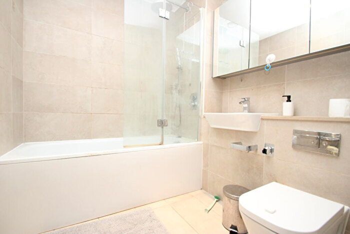 2 Bedroom Apartment To Rent In Vita Apartments, Croydon, CR0