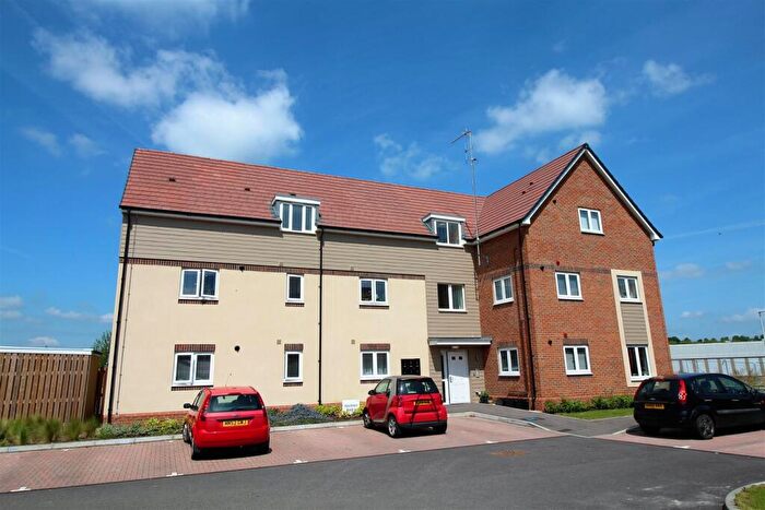 2 Bedroom Flat To Rent In Railings Court, CV21