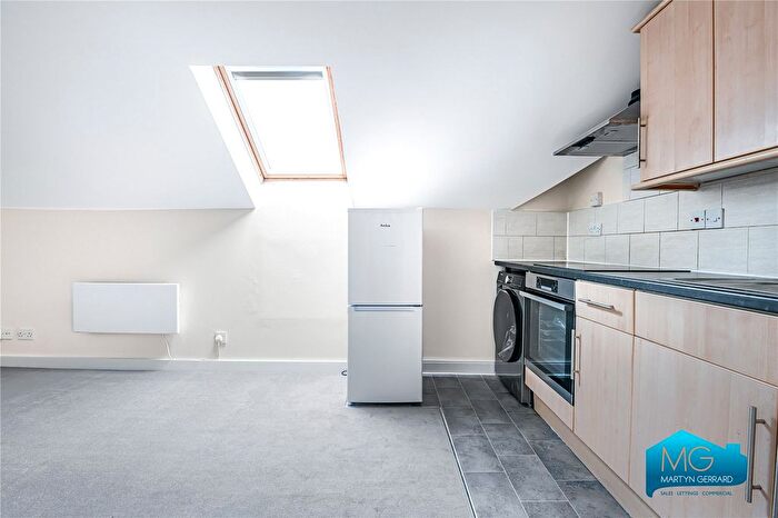 1 Bedroom Flat To Rent In High Street, High Barnet, Hertfordshire, EN5