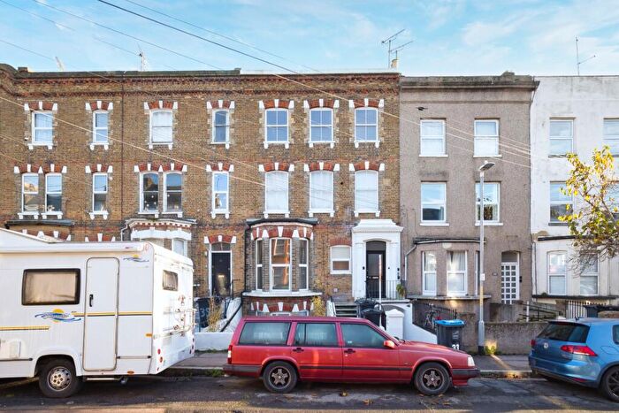 2 Bedroom Flat For Sale In Crescent Road, Ramsgate, Kent, CT11