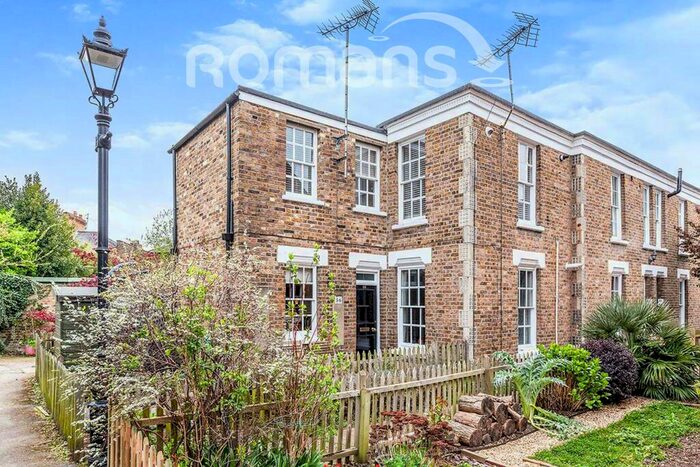 1 Bedroom Apartment To Rent In Prince Consort Cottages, SL4