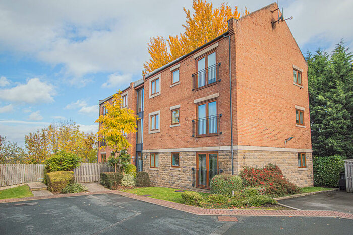 2 Bedroom Apartment To Rent In Greenlea Court, Huddersfield, HD5