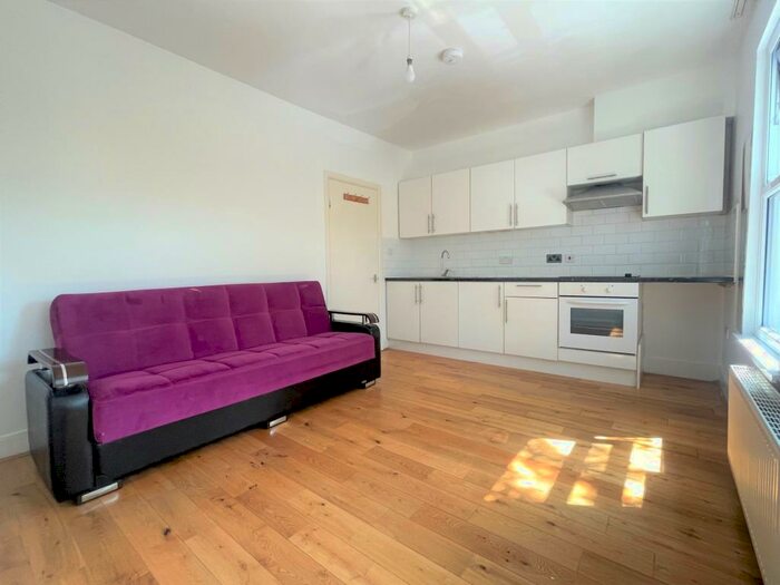 1 Bedroom Flat To Rent In First Flooor, Thackery Avenue, Bruce Grove, N17