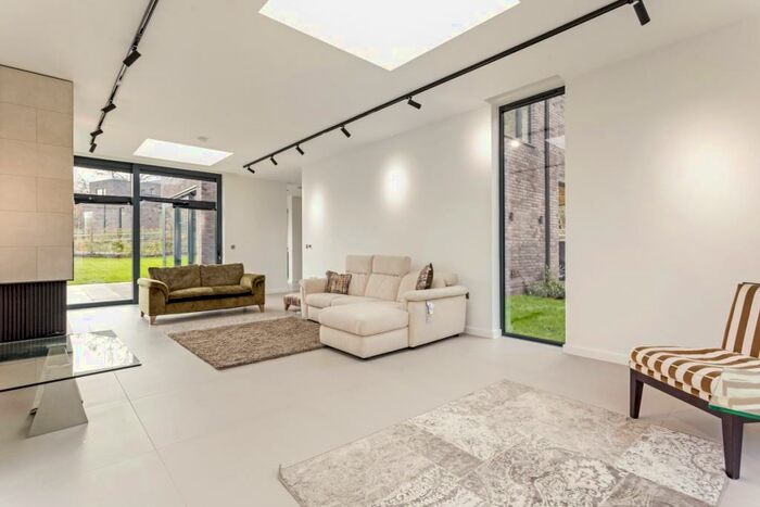 4 Bedroom House To Rent In Wigston Drive Trent Park, EN4